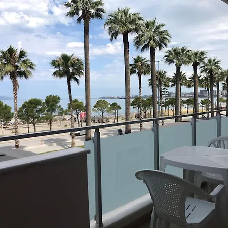 Apartment Sea Front House *