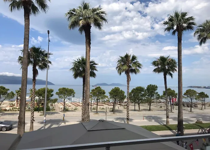 Sea Front House Appartamento Vlorë